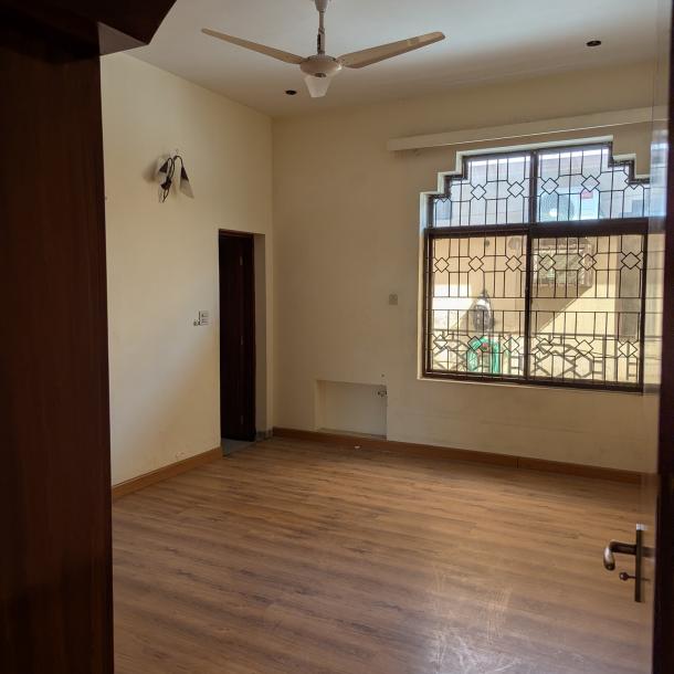 DHA Phase 1 Beautiful 1 Kanal Upper Portion Available For Rent-2