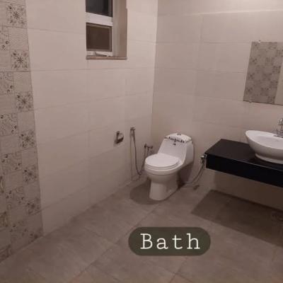 Prime Location 3 bedroom With Attached Bath 1 Kanal Upper Portion For Rent DHA Lahore