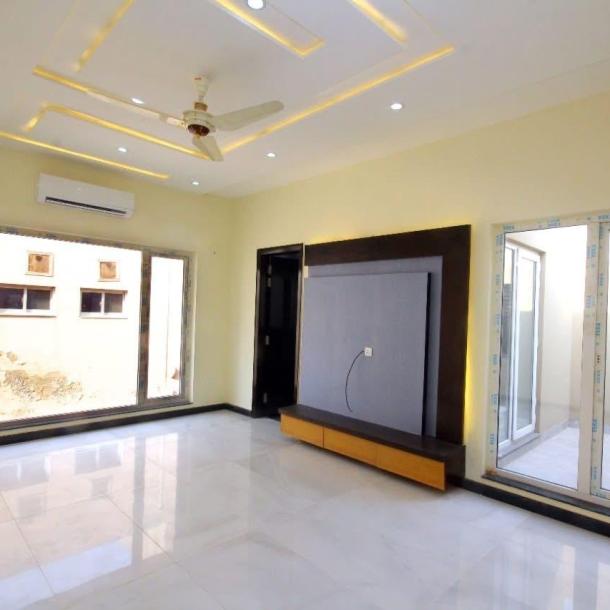 Classical Design 1 Kanal House Availabel For Sale In DHA Lahore Phase 6-17