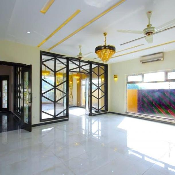 Classical Design 1 Kanal House Availabel For Sale In DHA Lahore Phase 6-24