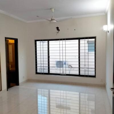 3 Luxury Bedroom With Bath Upper Portion Available For Rent In DHA Lahore