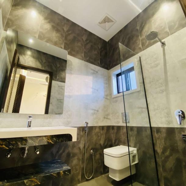 Beautiful Luxurious 10 Marla House Available For Sale In DHA Lahore Phase 7-7