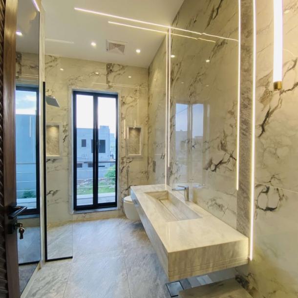Beautiful Luxurious 10 Marla House Available For Sale In DHA Lahore Phase 7-21