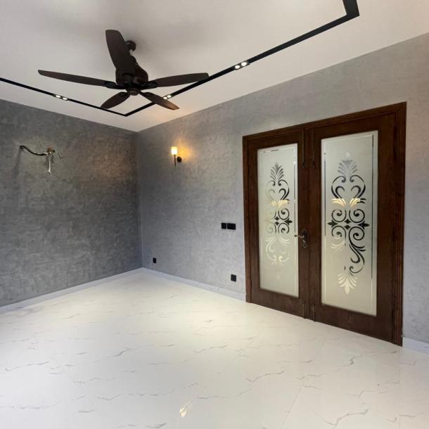 Luxurious 10 Marla House Availbale For Sale In DHA Lahore Phase 7-3