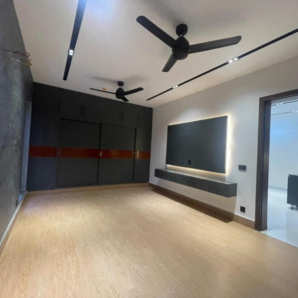 Luxurious 10 Marla House Availbale For Sale In DHA Lahore Phase 7-12