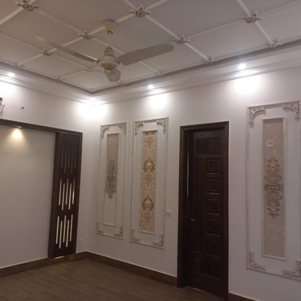 Clssical Style 10 Marla Beautiful House For Sale In DHA Phase 7 Lahore Pakistan-11