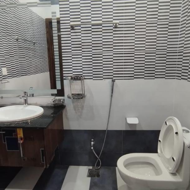Prime Location Classical Design 10 Marla House For Sale in DHA Phase 7 Lahore Pakistan-9