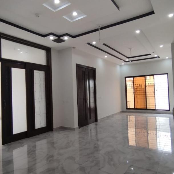 Prime Location Classical Design 10 Marla House For Sale in DHA Phase 7 Lahore Pakistan-17