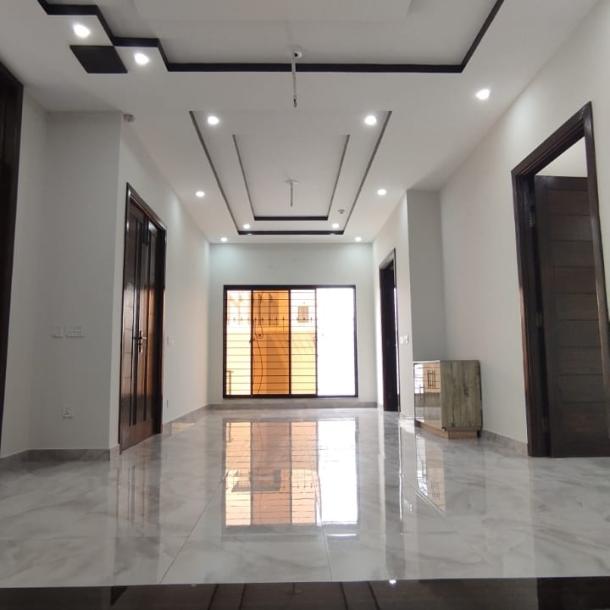 Prime Location Classical Design 10 Marla House For Sale in DHA Phase 7 Lahore Pakistan-19