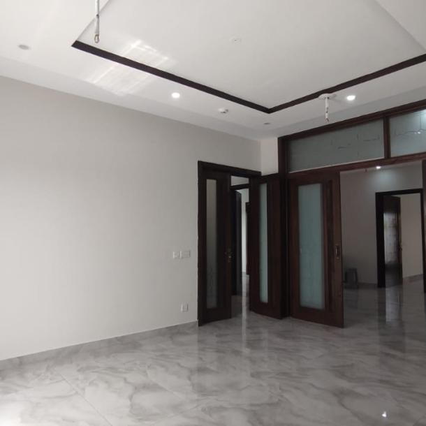 Prime Location Classical Design 10 Marla House For Sale in DHA Phase 7 Lahore Pakistan-16