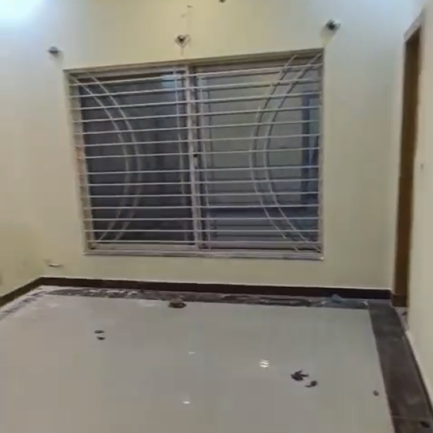 Luxury 10 Marla Apartment Available For Rent In Askari 11-3