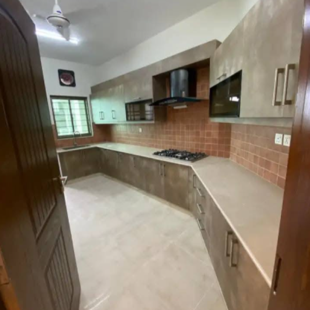 12 Marla 4 Bedrooms Apartment Available For Rent In Askari 11-8