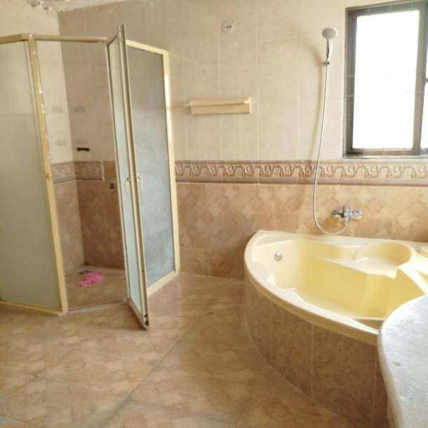 Beautiful Location Best 1 Kanal Upper Portion For Rent In DHA Lahore-5