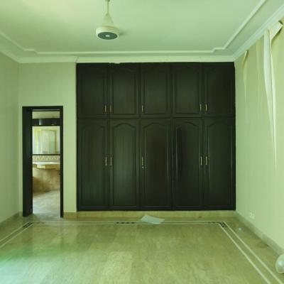 Beautiful Location Best 1 Kanal Upper Portion For Rent In DHA Lahore