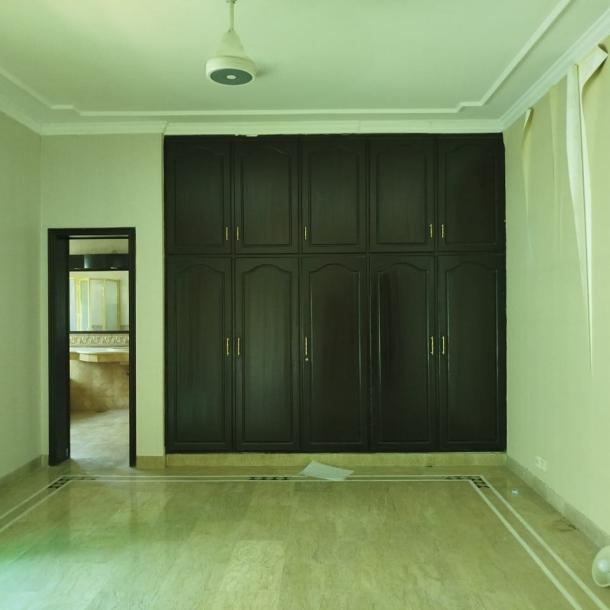 Beautiful Location Best 1 Kanal Upper Portion For Rent In DHA Lahore-4