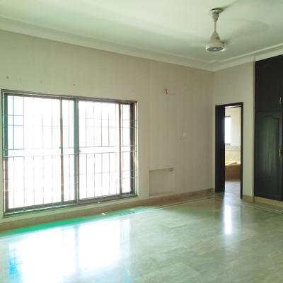 Beautiful Location Best 1 Kanal Upper Portion For Rent In DHA Lahore