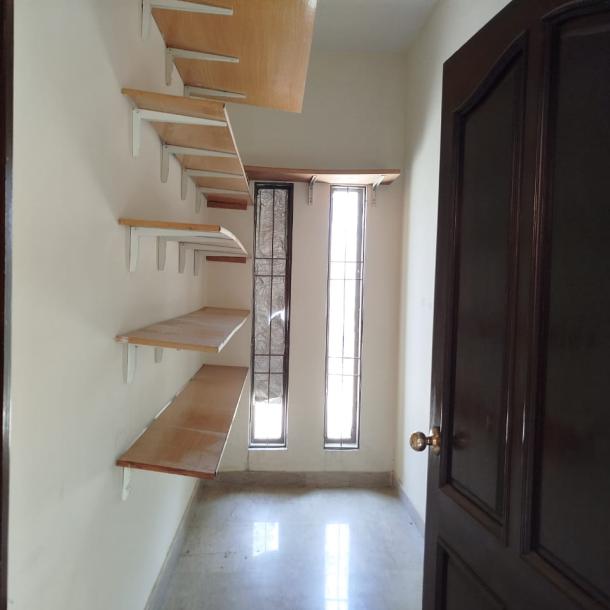 Beautiful Location Best 1 Kanal Upper Portion For Rent In DHA Lahore-6