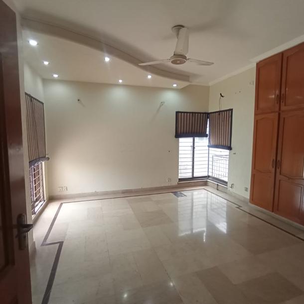 Prime Location 1 Kanal Upper Portion For Rent In DHA Lahore Phase 2-3
