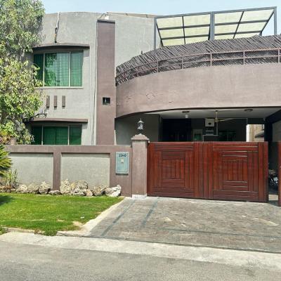 Luxury 10 Marla Corner Full House With Basement Available For Rent In Askari 10