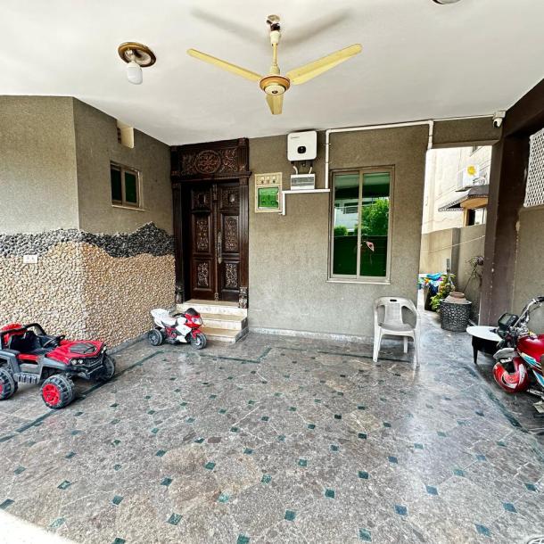 Luxury 10 Marla Corner Full House With Basement Available For Rent In Askari 10-2
