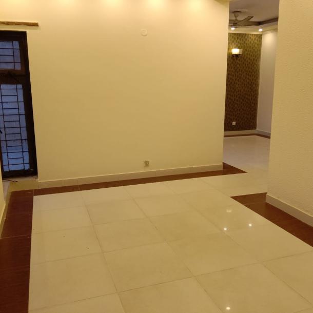 Beautiful 1 Kanal Used House Available For Sale In DHA Lahore Phase 3 Block Z-4