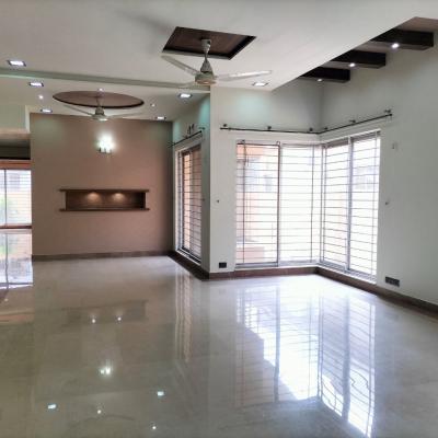 Luxury Prime Location 1 Kanal House Available For Sale In DHA Lahore Phase 3