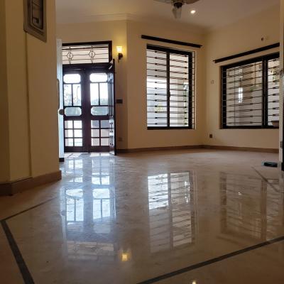 Beautiful 10 Marla House Available For Rent In Askari 10
