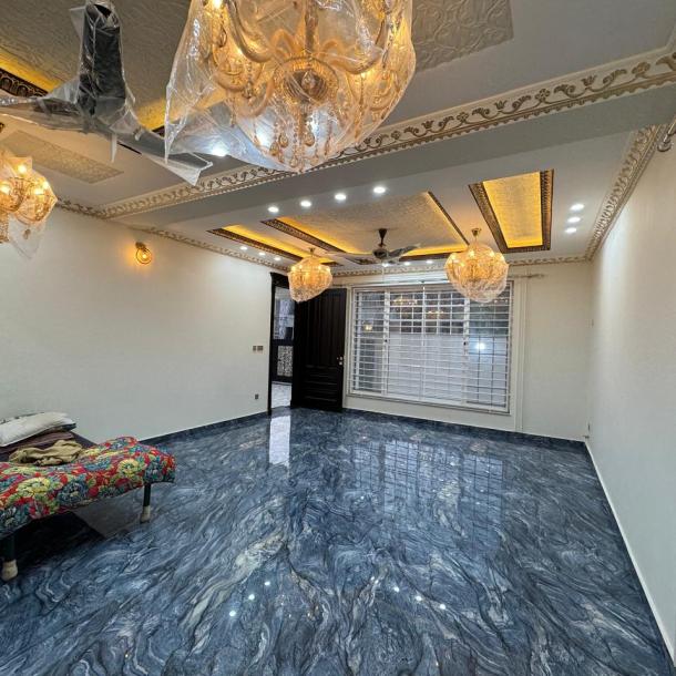 7 Bedrooms With Attached Bathrooms 1 Kanal House Available For Sale In Bahria Enclave Bahria Town Islamabad-5