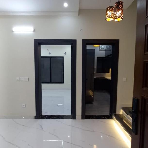 Prime Location 5 Marla House Available For Sale In Bahria Enclave Bahria Town-4