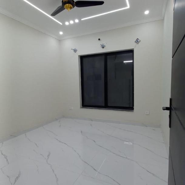 Prime Location 5 Marla House Available For Sale In Bahria Enclave Bahria Town-6