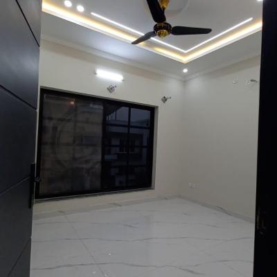 Prime Location 5 Marla House Available For Sale In Bahria Enclave Bahria Town