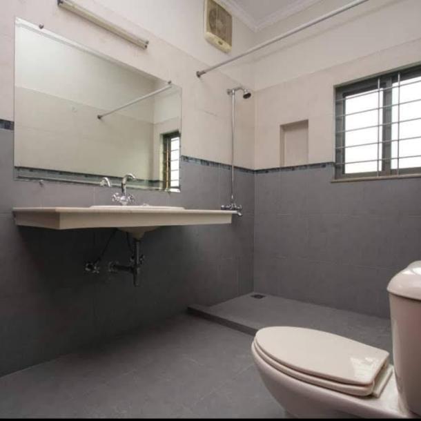 DHA Phase 5 Prime Location 1 Kanal Upper Portion Available For Rent-3