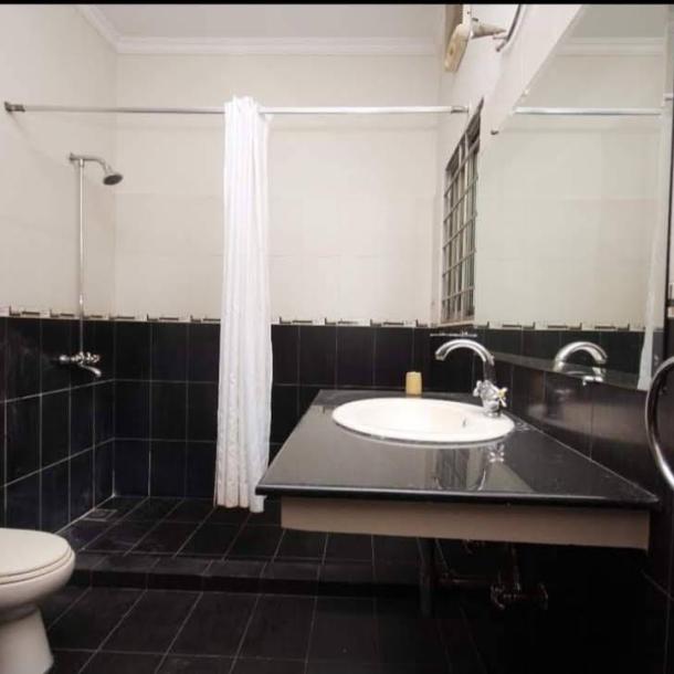 DHA Phase 5 Prime Location 1 Kanal Upper Portion Available For Rent-4