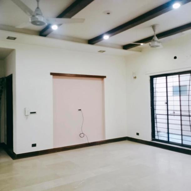 DHA Phase 3 Excellent Location 1 Kanal Upper Portion Available For Rent In DHA Lahore Phase 3-6