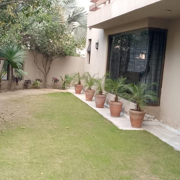 DHA Phase 4 Beautiful 1 Kanal Prime Location Used House Available For Sale In DHA Lahore Phase 4-2