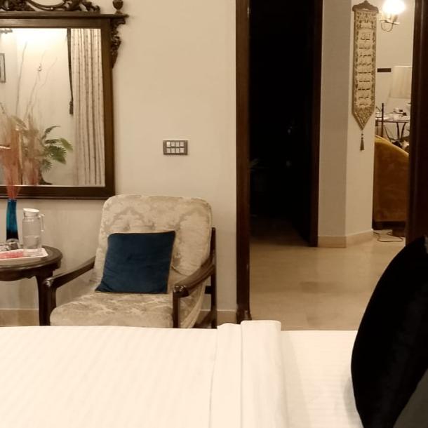 DHA Phase 4 Beautiful 1 Kanal Prime Location Used House Available For Sale In DHA Lahore Phase 4-18
