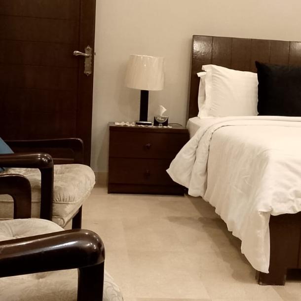 DHA Phase 4 Beautiful 1 Kanal Prime Location Used House Available For Sale In DHA Lahore Phase 4-24
