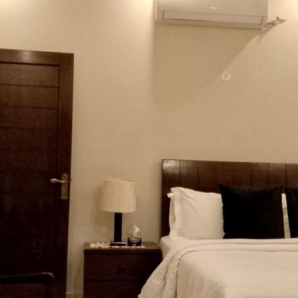 DHA Phase 4 Beautiful 1 Kanal Prime Location Used House Available For Sale In DHA Lahore Phase 4-23