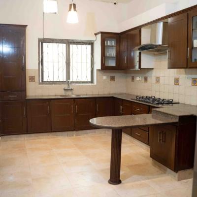 Urgent 4 Bedrooms Flat Is Available For Sale In Askari 10-6