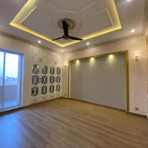 Italian Design 10 Marla Beautiful House For Sale in DHA Phase 7 Lahore Pakistan-11