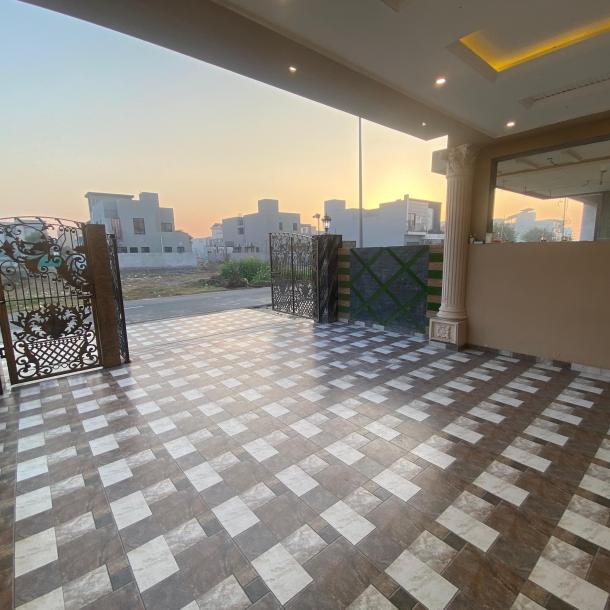 Italian Design 10 Marla Beautiful House For Sale in DHA Phase 7 Lahore Pakistan-12
