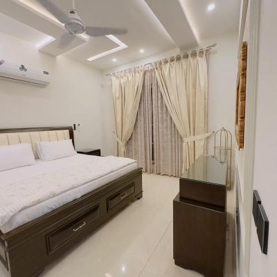 DHA Phase 5, 1 Kanal Upper Portion Fully Furnished For Rent Separate Gate