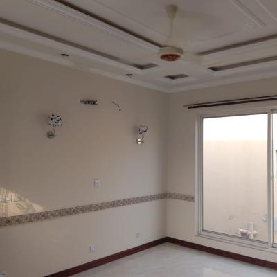 Phase 6 Lahore, 10 Marla upper Portion For Rent Lower portion lock