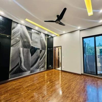 10 Marla Magnificent Bungalow in Bahria Orchard Central Block at a very reasonable Price 4.5 crore Just Buy and Live