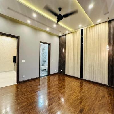 10 Marla Magnificent Bungalow in Bahria Orchard Central Block at a very reasonable Price 4.5 crore Just Buy and Live