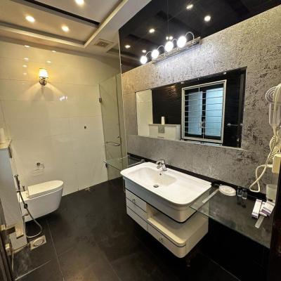 Ex air avenue 10 marla house for rent Fully furnished-3