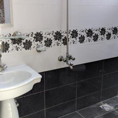 Luxury Living on Budget 12 Marla Lower Portion in Johar Town Lahore Near Emporium Mall