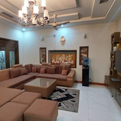 10 Lower Portion Fully Furnished 2 Bedrooms Drawing Room Tv Loungh Kitchen Totally Tiles Floor Hot Location