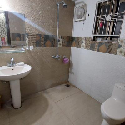 10 Lower Portion Fully Furnished 2 Bedrooms Drawing Room Tv Loungh Kitchen Totally Tiles Floor Hot Location