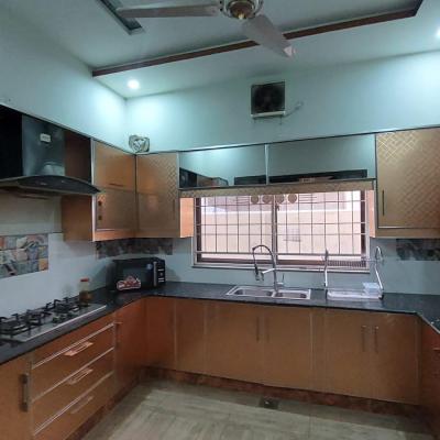 10 Lower Portion Fully Furnished 2 Bedrooms Drawing Room Tv Loungh Kitchen Totally Tiles Floor Hot Location